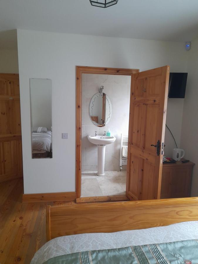 Golden Rose House Bed & Breakfast Knock  Bagian luar foto