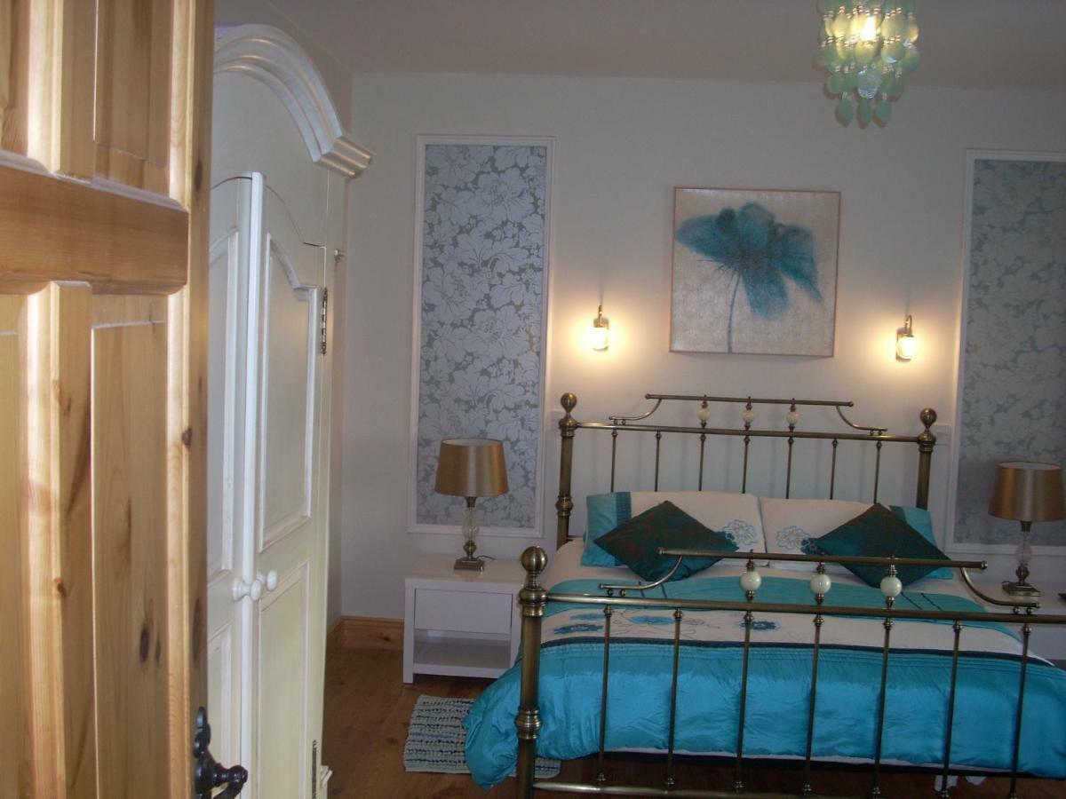 Golden Rose House Bed & Breakfast Knock  Bagian luar foto